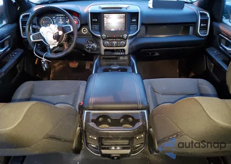 2022 Ram 1500 Big Horn/Lone Star z USA, uszkodzony, nr VIN 1C6RRFFG1NN324211